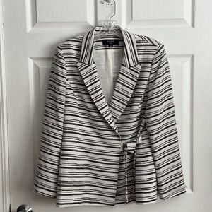 🛍️🛍️Jones Wear🛍️              Black and White Striped Blazer